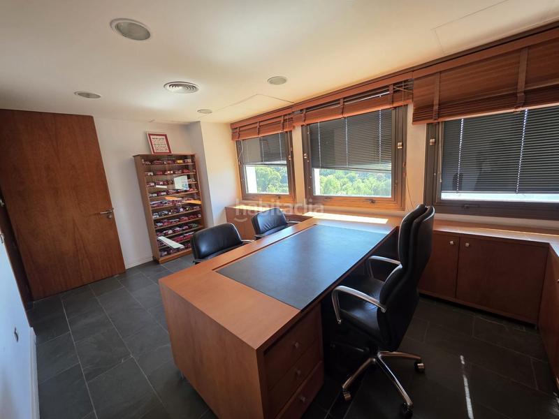 Foto c73222da-fafa-4b0c-9b6b-38e954555e68. Bureau avec parking dans El Tardón - El Carmen Sevilla