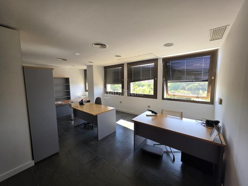 Foto d4212718-3745-4c00-8b00-5fd782ed7c55. Bureau avec parking dans El Tardón - El Carmen Sevilla