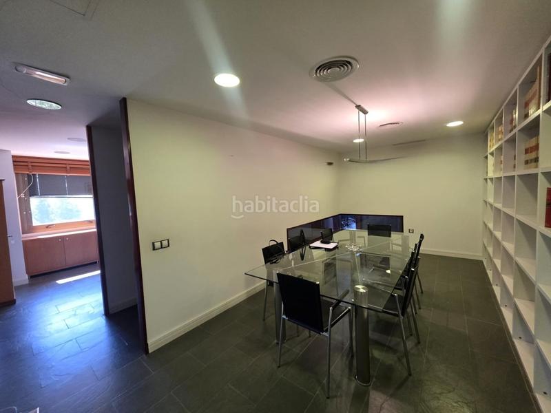 Foto d9ed4c25-9adb-4204-84f6-0a51b80b9e0b. Bureau avec parking dans El Tardón - El Carmen Sevilla