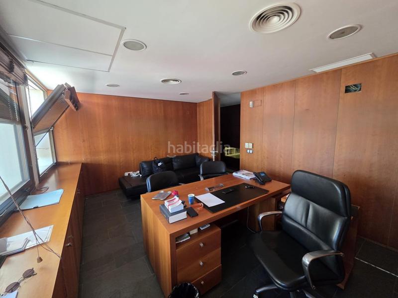 Foto d9f04f6d-4353-49e2-8f99-d430c4aa80df. Bureau avec parking dans El Tardón - El Carmen Sevilla