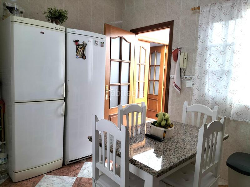 Foto 407f3b6c-566f-434a-afaa-7dbb4a9331a4. Casa amb aparcament a Carmona