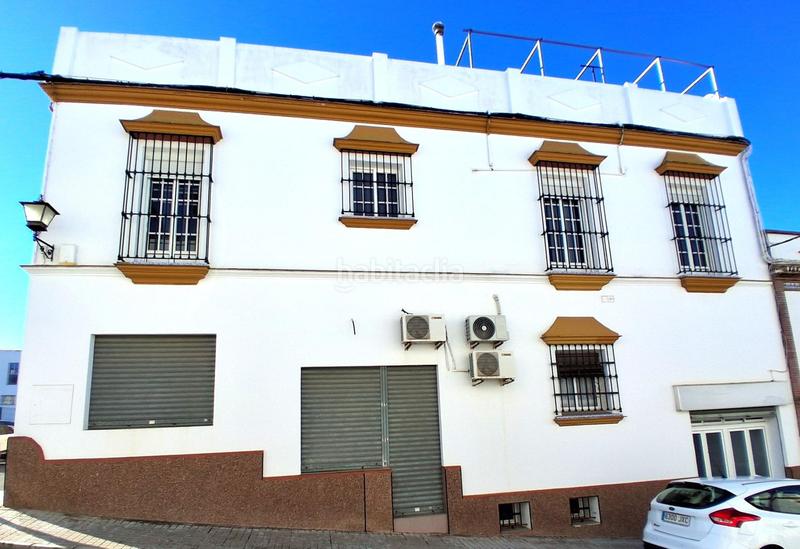 Foto cccc88cd-6f00-422e-8a94-46374a52d786. Casa amb aparcament a Carmona