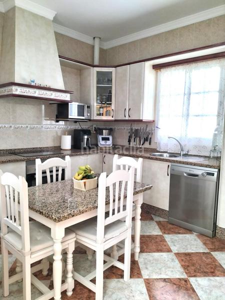 Foto f8a1b977-df22-49f3-84fe-b9de7d98db8d. Casa amb aparcament a Carmona