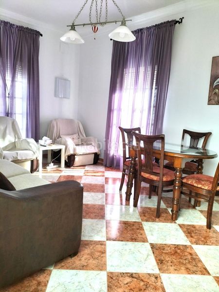 Foto fd9660a0-00c6-4027-92b1-98f0717f522a. Casa amb aparcament a Carmona