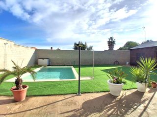 Mas à Pilas. Finca en pilas con casa de madera, piscina y nave de recreo