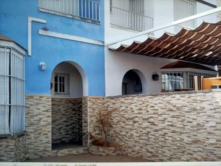 Maison jumelée à Gerena. Casa adosada en gerena en avenida de las lumbreras