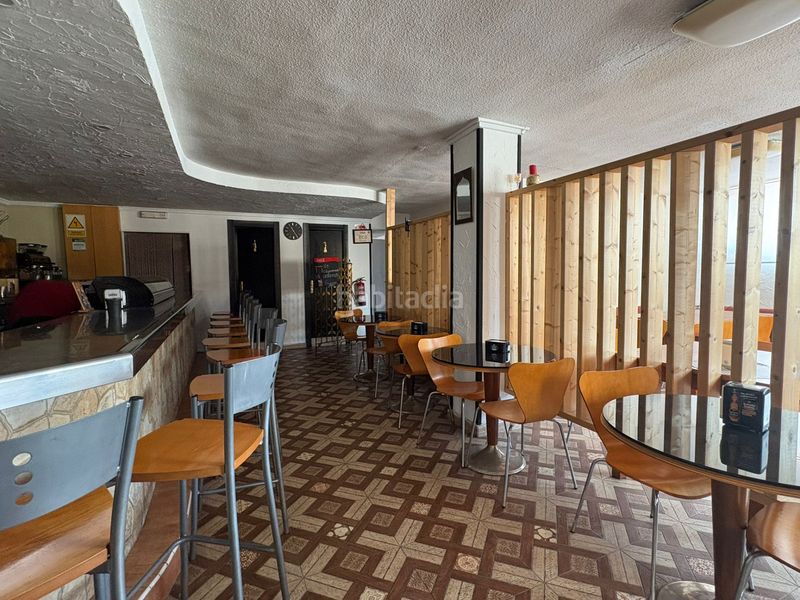 Foto f4325394-9a23-4981-b03b-c6d382465618. Local comercial a Petrer