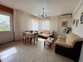 Etagenwohnung  Carrer azorín. Piso de tres dormitorios listo para entrar a vivir