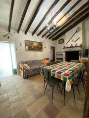 Mas à Pinoso. Encantadora casa de pueblo de 3 dormitorios, con patio privado y