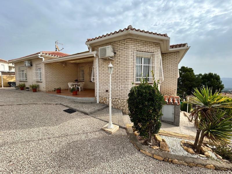 Foto d2c6aec4-5f60-4de9-a14b-5d83c1d5d326. Casa amplia casa de 3 dormitorios y 2 baños en 1.000 m de parcela. jardín privado, vistas a la montaña y parking para 2 coches. tu hoga en Nucia (la)