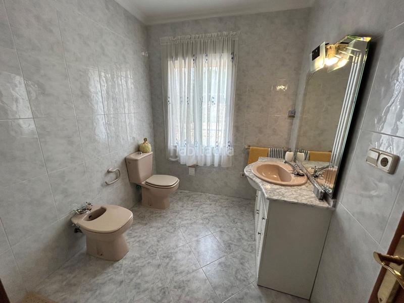 Foto d67c2371-9227-4ab7-9eee-3dbbca4a3753. Casa amplia casa de 3 dormitorios y 2 baños en 1.000 m de parcela. jardín privado, vistas a la montaña y parking para 2 coches. tu hoga en Nucia (la)