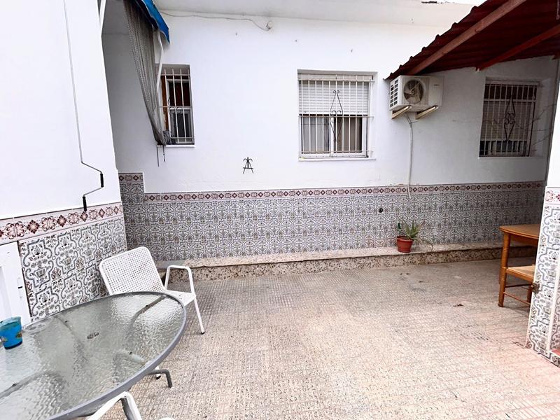 Foto 0b6e2c2a-02cf-4e88-8995-67eb951459fc. Masía amplia casa de pueblo en venta con 4 dormitorios, patio privado y vistas a la montaña. descubre tu hogar perfecto en la tranquilid en Alicante