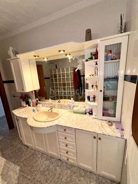 Foto 296be7ca-81f4-48bc-9d21-94b7933d8854. Masía amplia casa de pueblo en venta con 4 dormitorios, patio privado y vistas a la montaña. descubre tu hogar perfecto en la tranquilid en Alicante