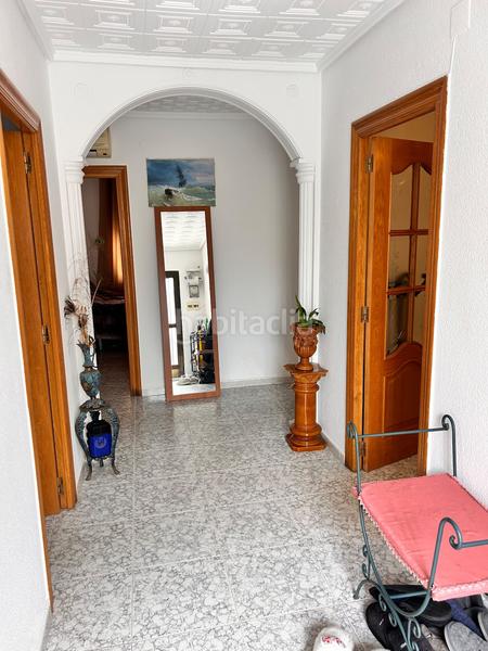 Foto 7a1dbb3e-c320-4c2f-b7c9-436fe78d60dc. Masía amplia casa de pueblo en venta con 4 dormitorios, patio privado y vistas a la montaña. descubre tu hogar perfecto en la tranquilid en Alicante