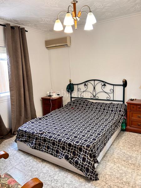 Foto 92e607d6-f3a9-4132-abf1-018cd2576592. Masía amplia casa de pueblo en venta con 4 dormitorios, patio privado y vistas a la montaña. descubre tu hogar perfecto en la tranquilid en Alicante