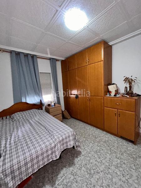 Foto d8d01604-61a7-4616-a1e1-d75875229f78. Masía amplia casa de pueblo en venta con 4 dormitorios, patio privado y vistas a la montaña. descubre tu hogar perfecto en la tranquilid en Alicante