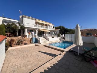 House en San Rafael - Nucia Park. Amplia casa de 3 dormitorios y 2 baos, con piscina privada y vi