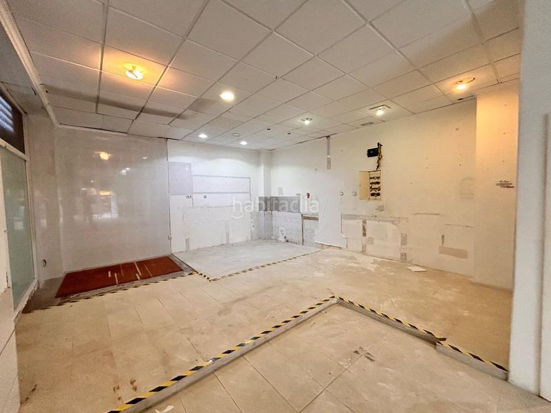 Foto 1d7c74b5-1788-495a-88b4-418174293cc0. Alquiler local comercial en caratula 16 alquiler local en plaza castilla elche en Elche / Elx