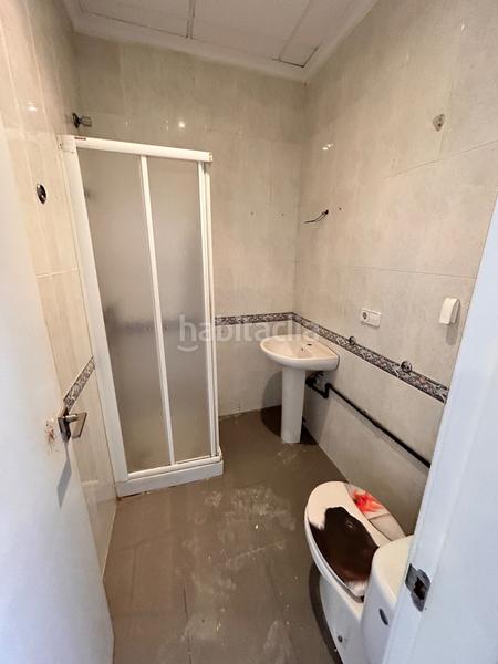 Foto af4f820e-3057-424b-8bf2-be2024e11888. Alquiler local comercial en caratula 16 alquiler local en plaza castilla elche en Elche / Elx