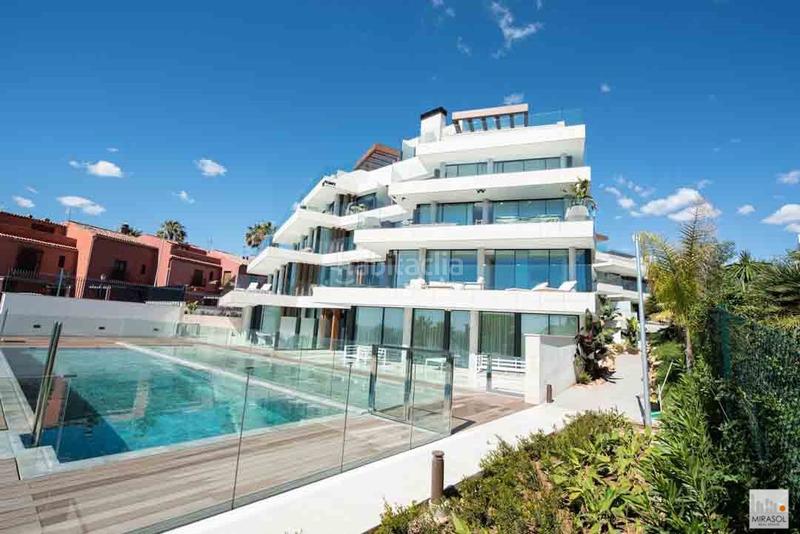 Foto 61216658-d8fa-42eb-bfab-477e8afd2f51. Piso apartamento de lujo en primera línea de playa en Estepona