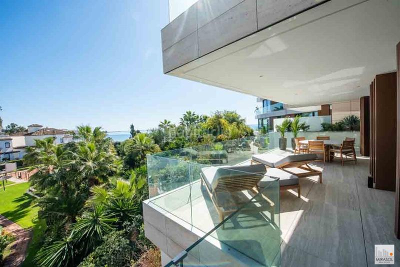 Foto fa762aca-642c-4a60-a291-8f2044c2b52f. Piso apartamento de lujo en primera línea de playa en Estepona