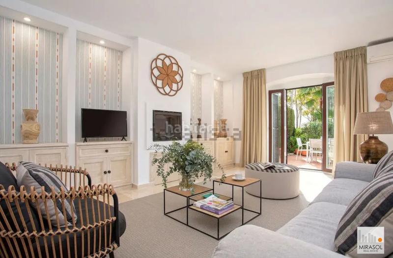 Foto 175e64fb-a10e-4c05-8eb4-62e114afaacb. Casa adosada urbanización privada en primera línea, junto senda litoral en Estepona