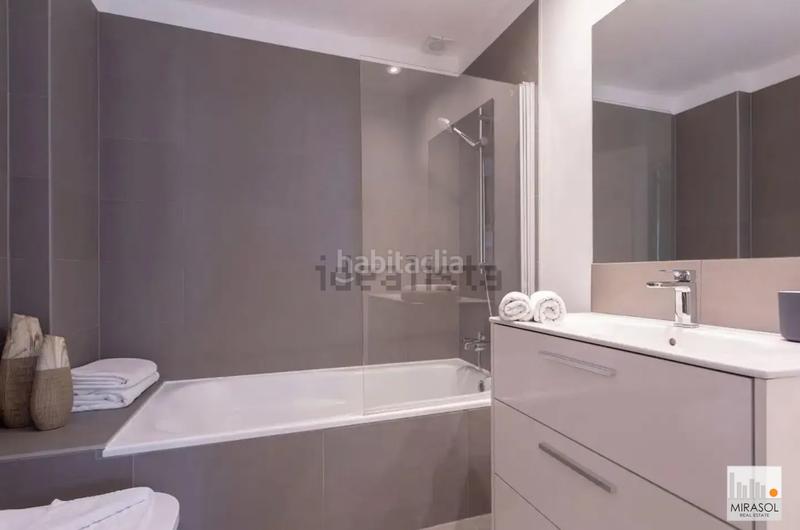 Foto 5b5398a8-02a3-402d-abe1-182e57880c34. Casa adosada urbanización privada en primera línea, junto senda litoral en Estepona
