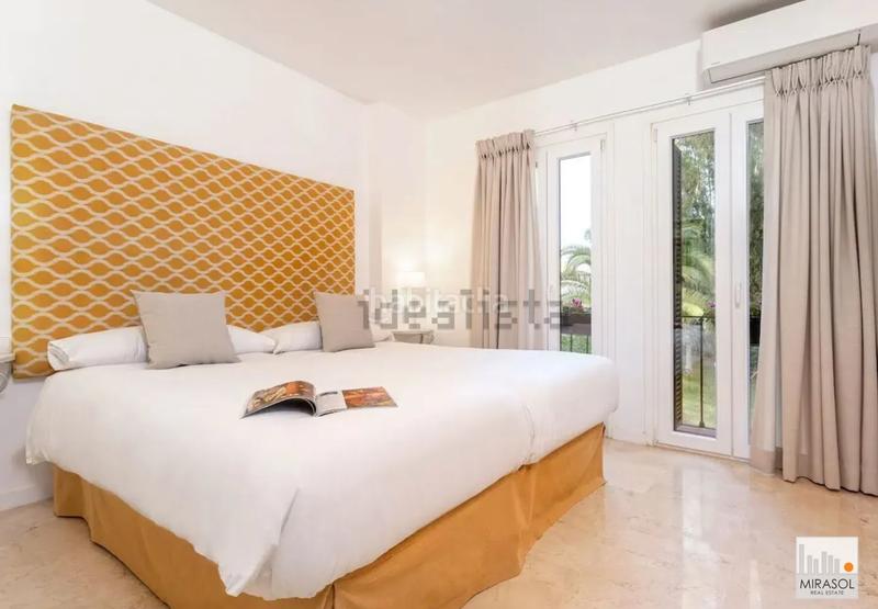Foto 6a32c710-d21f-4509-908b-bcbfd5b973f1. Casa adosada urbanización privada en primera línea, junto senda litoral en Estepona