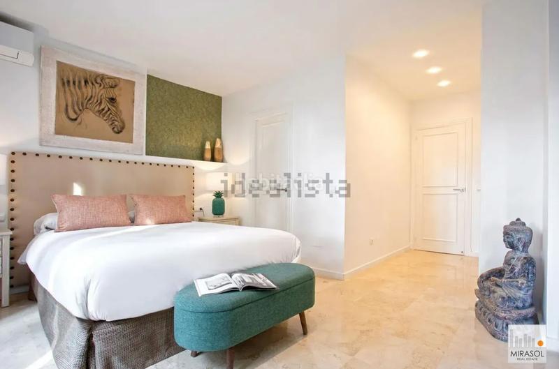 Foto f1047e94-66ad-4434-becc-cb3b99b1bde9. Casa adosada urbanización privada en primera línea, junto senda litoral en Estepona