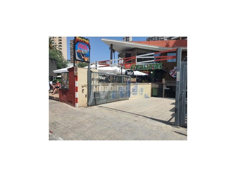 Foto 8841e110-4db5-4431-9f07-5b62770fb418. Aparcament cotxe a Playa Levante Benidorm
