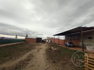 Casa a Narrillos del Álamo. Parcela en narrillos