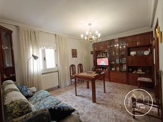 Miete Etagenwohnung  N/a. Piso 3 habitaciones alquiler ávila