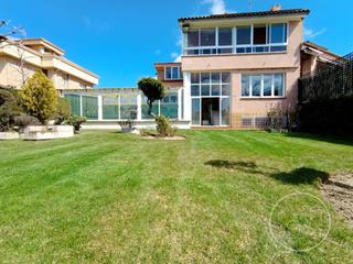Chalet  N/a. Exclusivo chalet con piscina