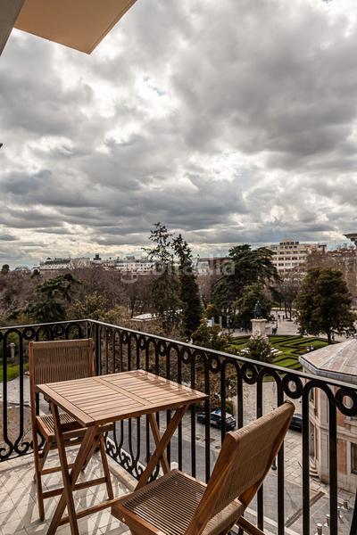 Foto 6b2ea6cb-4e49-4b99-856b-2022208cbeb8. Appartamento in calle de ruiz de alarcón 25 in Jerónimos Madrid