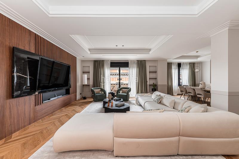 Foto 764322e9-d89c-4067-a838-f3fa03fe877c. Appartamento in calle de ruiz de alarcón 25 in Jerónimos Madrid