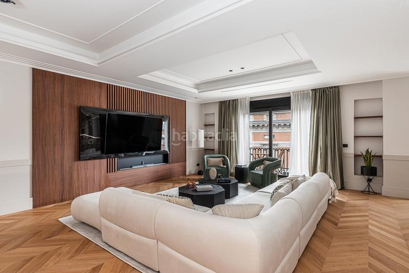 Foto cd0cbe26-4d52-401c-bcbc-84187d332c59. Appartamento in calle de ruiz de alarcón 25 in Jerónimos Madrid