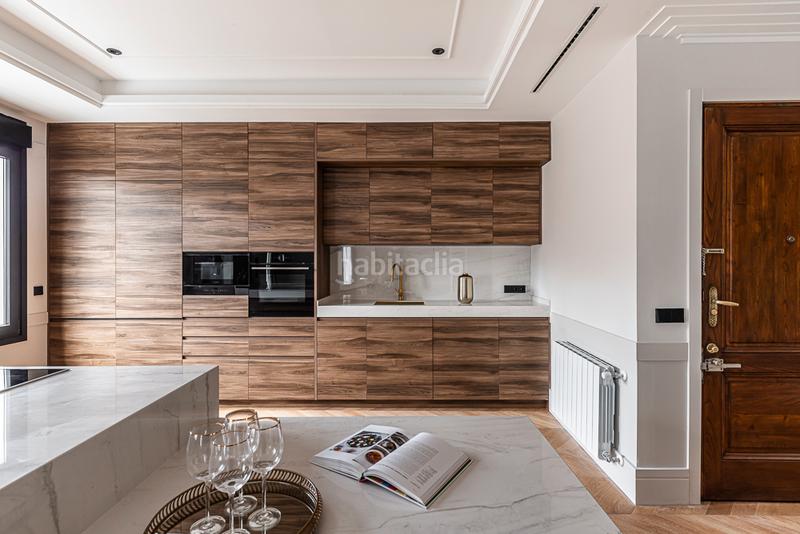 Foto f054953f-f00c-449c-8a6e-5539a2cf1b9a. Appartamento in calle de ruiz de alarcón 25 in Jerónimos Madrid