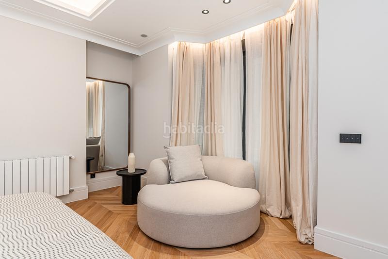 Foto f83230de-0c24-4838-af8c-eb3bb96ea770. Appartamento in calle de ruiz de alarcón 25 in Jerónimos Madrid