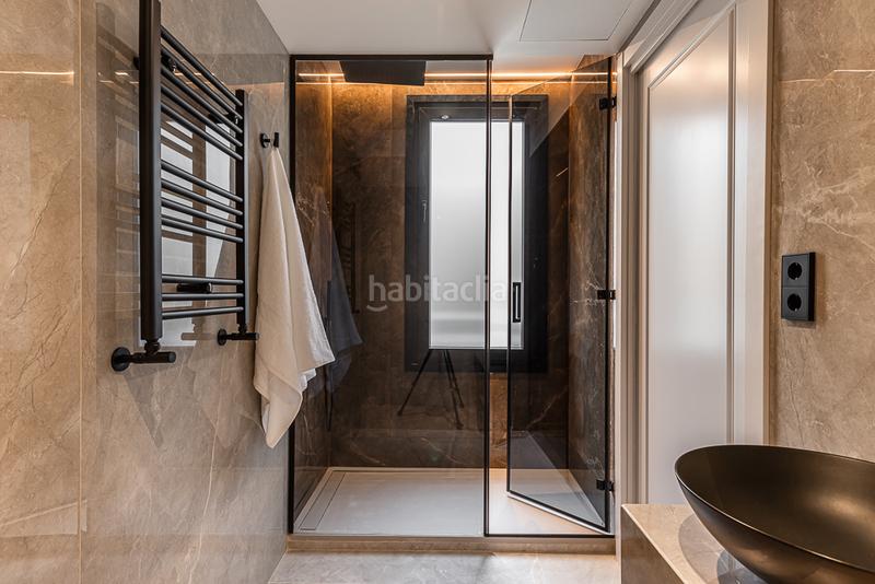 Foto c7449714-bc73-405c-b957-d33ac603b958. Appartamento con camino riscaldamento parcheggio in Madrid