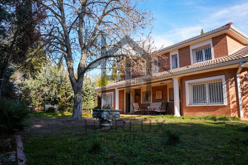 Foto 428a8264-6e31-403b-b955-ec8c4b765b7d. Chalet mit kamin heizung parking pool in Monteclaro Pozuelo de Alarcón