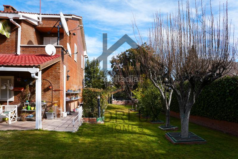 Foto 8545a8f0-a0ed-4250-8348-9dd628969fe3. Chalet con camino riscaldamento parcheggio piscina in Pozuelo de Alarcón