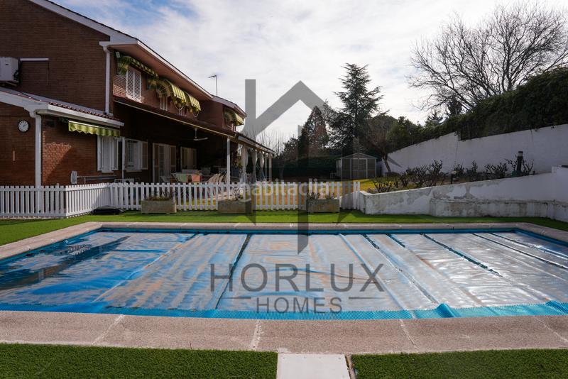 Foto a2111a0c-002e-40b6-9469-114e98b06a98. Chalet con camino riscaldamento parcheggio piscina in Pozuelo de Alarcón