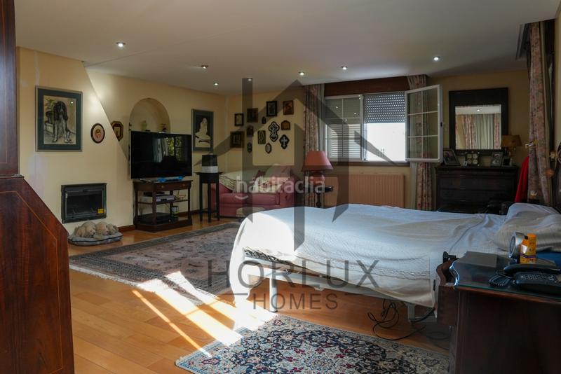 Foto bfef4d87-2ac6-49ec-8386-cfb0559ef5a8. Chalet con camino riscaldamento parcheggio piscina in Pozuelo de Alarcón
