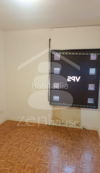 Foto 065fef36-6bd7-4021-a694-57aff7648bd5. Piso en Almendrales Madrid