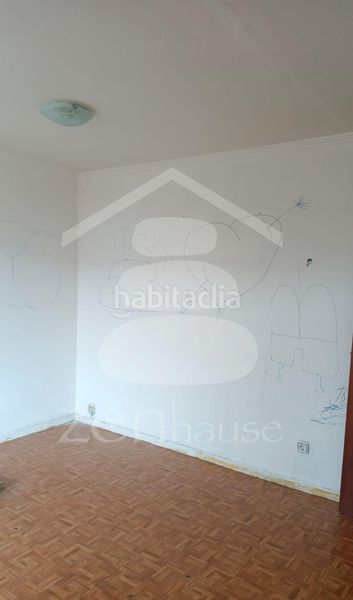 Foto 5c7ea693-988e-4468-a550-5f0e9abbfa35. Piso en Almendrales Madrid