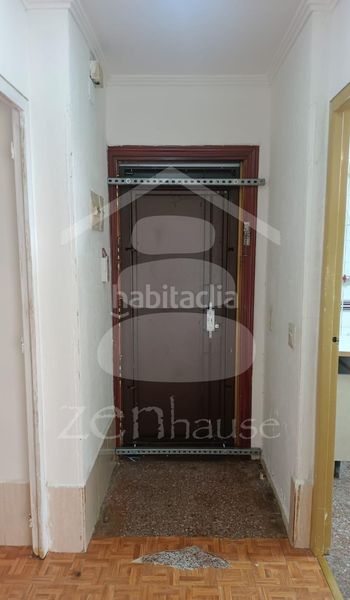 Foto c2c4df33-def9-47b3-a137-6a33285203f2. Piso en Almendrales Madrid