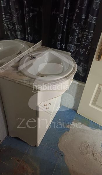 Foto c4e76f02-aec1-4dc0-b471-b22a54b17a8f. Piso en Almendrales Madrid