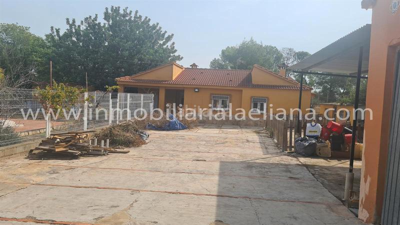 Foto 212fe258-2813-4da9-909f-7fb8c4648149. Chalet avec parking piscine dans Urbanizaciones Llíria