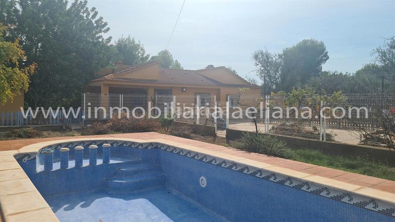 Foto 6b4a179a-9fb2-4123-8d9e-92d65ff2e390. Chalet avec parking piscine dans Urbanizaciones Llíria