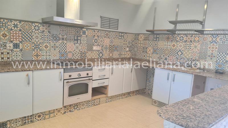 Foto c21ac8a7-04db-4de5-97ea-1ea8315a1d5a. Chalet avec parking piscine dans Urbanizaciones Llíria